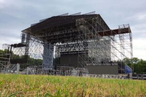 Escenarios / Tarimas - ULTRAESTRUCTURAS atlas fest kyiv layher stage 2018 1 reducida - ULTRAESTRUCTURAS